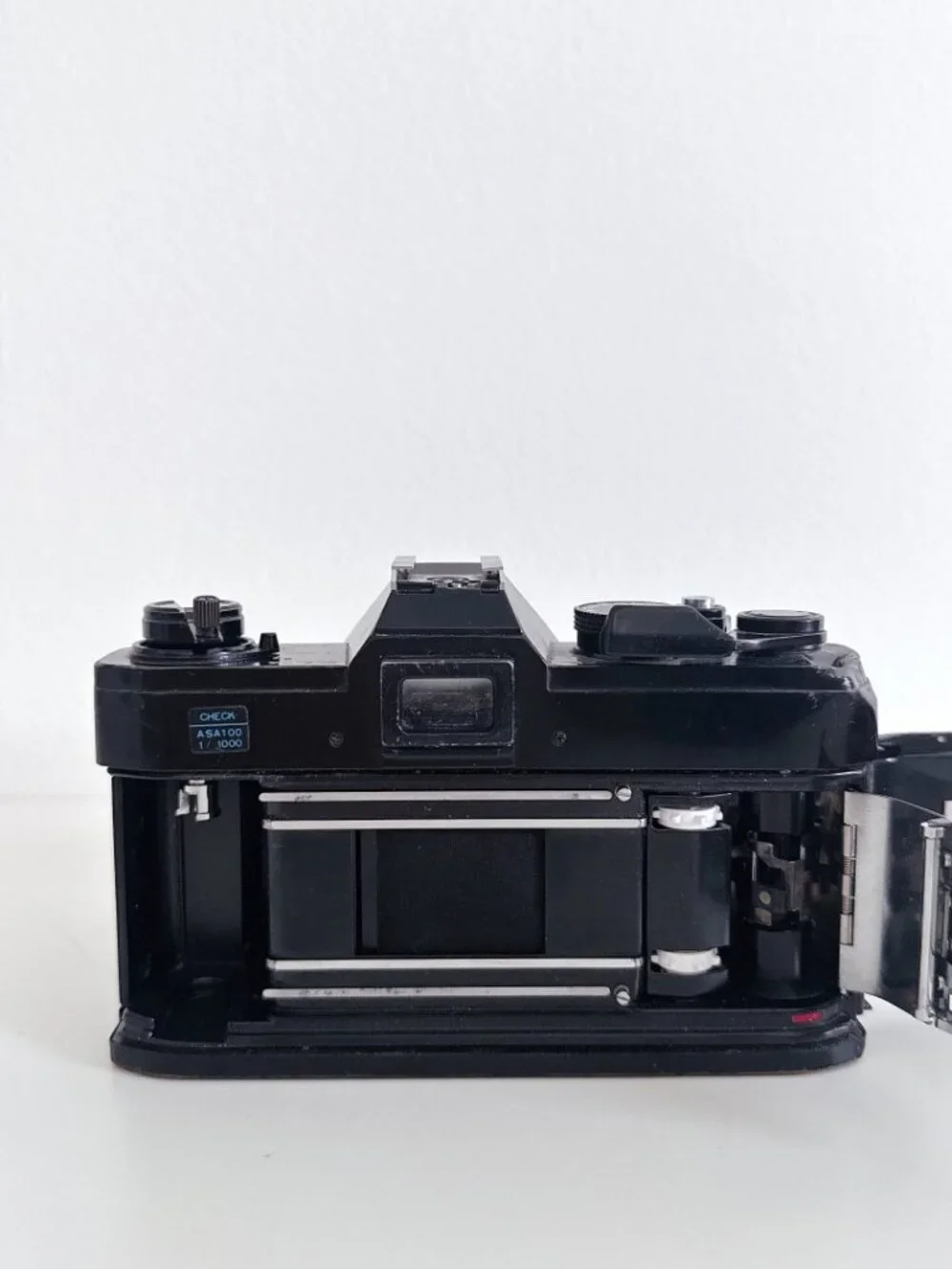 VTG BLACK CANON FTB QL 35MM FILM SLR CAMERA WITH CANON LENS FD 50MM JAPAN